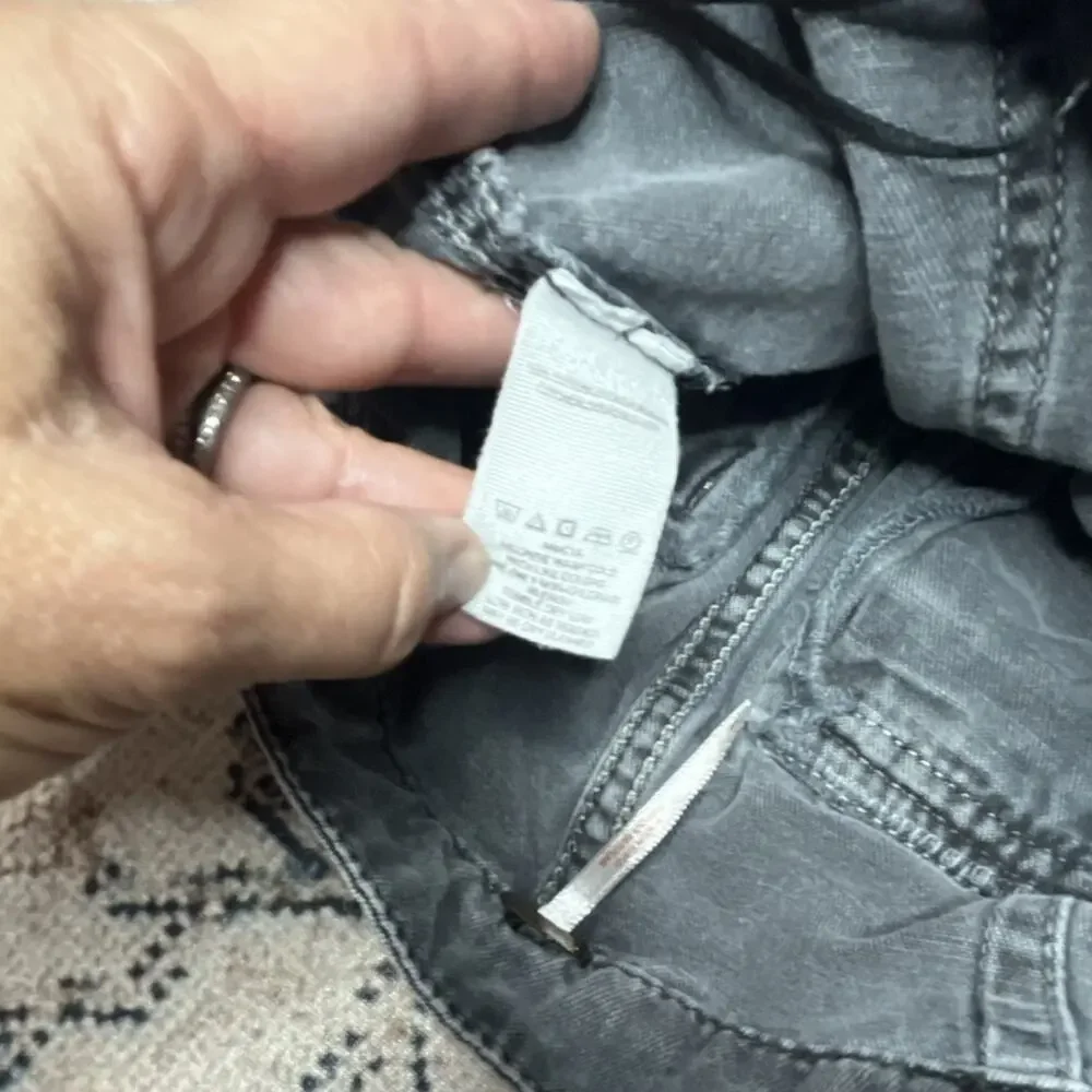 Free People Gray Denim Mini Skirt Womens Size 0 Belt Zip Pockets